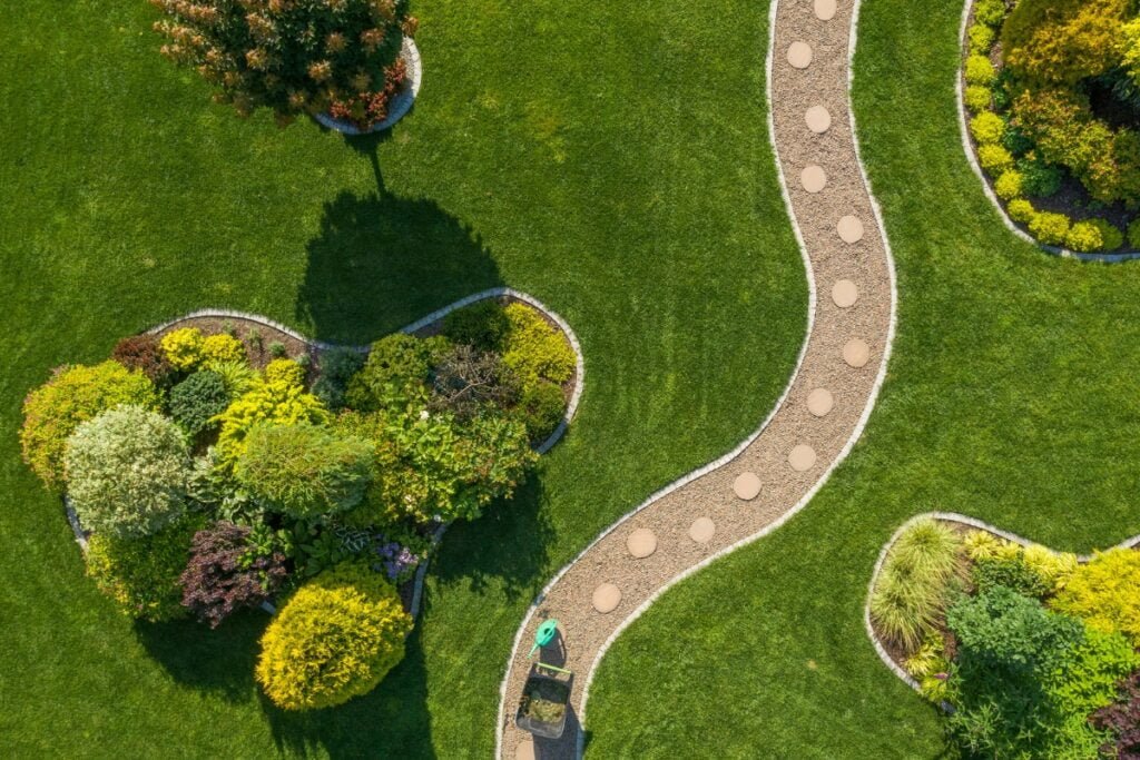 Botanical Garden's 10 Ideas for Creating a Backyard Botanical Garden Oasis