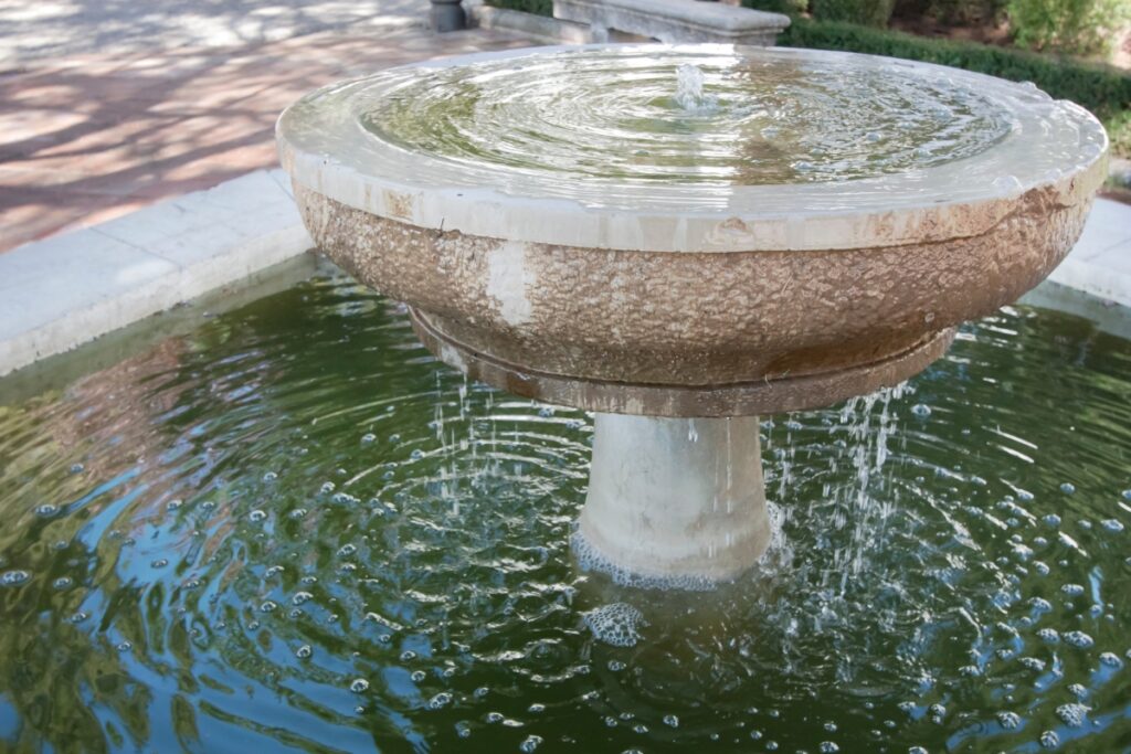 A trendy water feature in the middle of a courtyard.