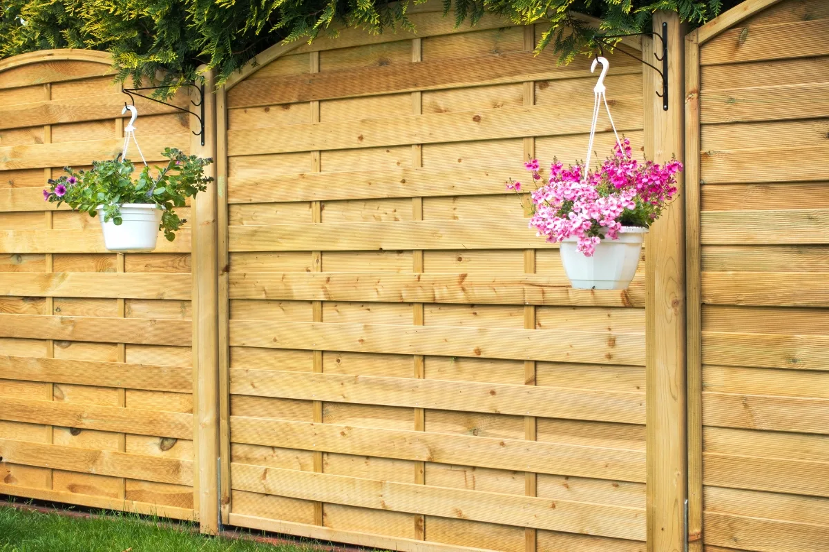 Creative Fence Design Ideas to Enhance Home Curb Appeal, image size:1200x800